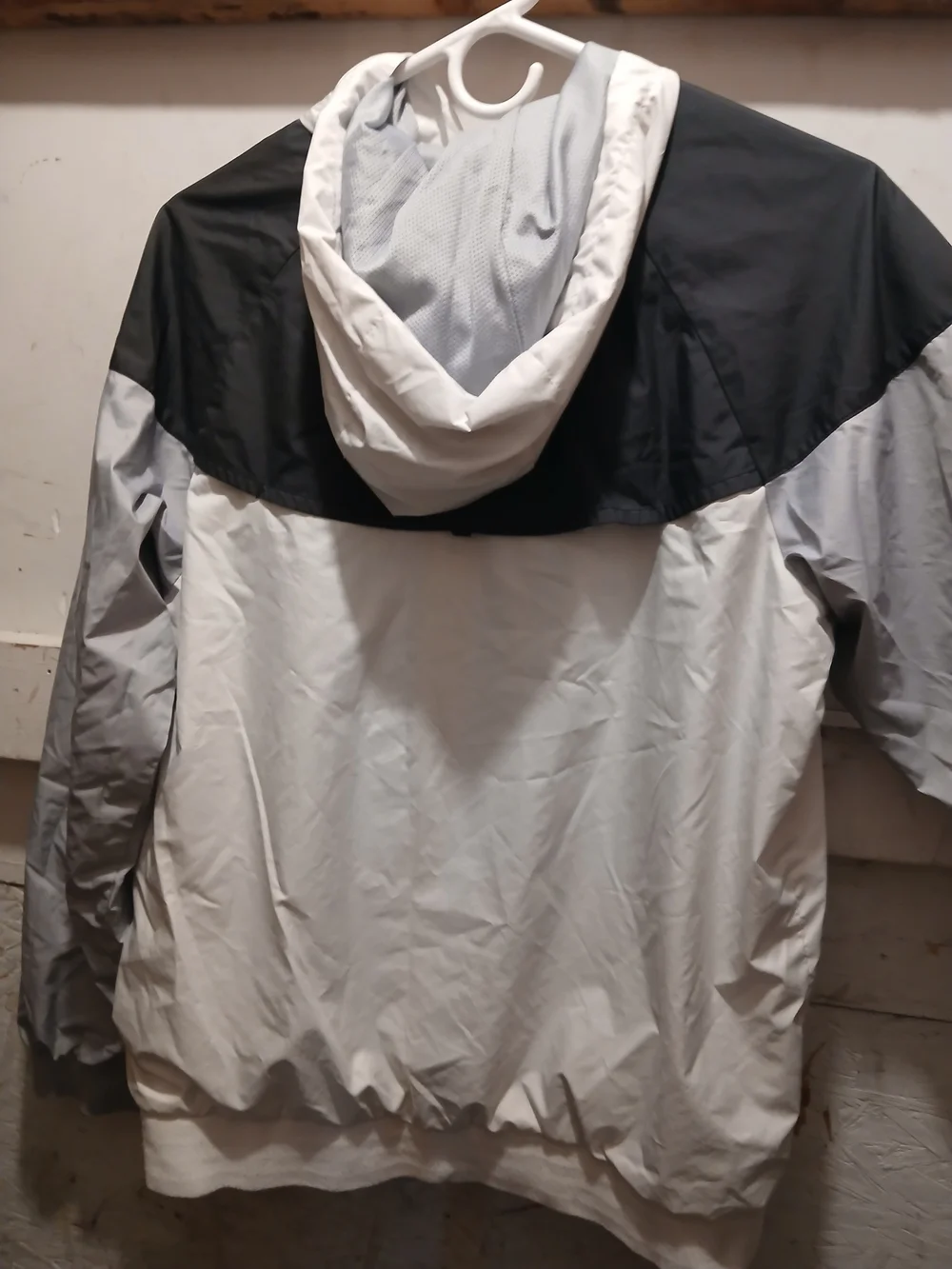 Nike Men’s Black & Light Gray Colorblock Windbreaker Jacket